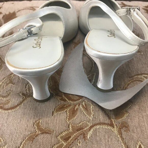 Dye-Able White Embroidered Roses Satin Slingback, Formal Pump Dress Shoe Wedding - Picture 7 of 16